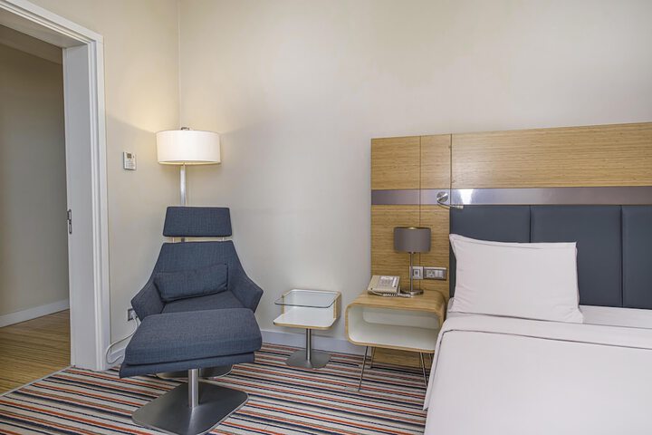 Room 49 of 204