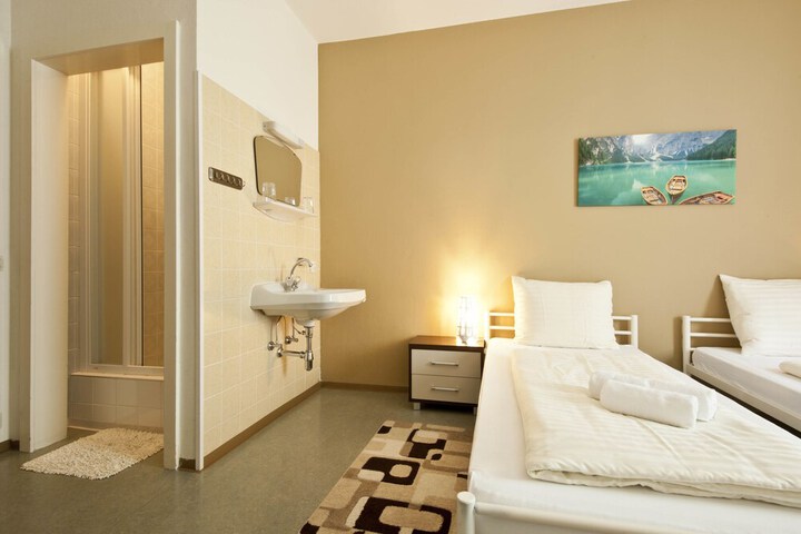 Room 43 of 76