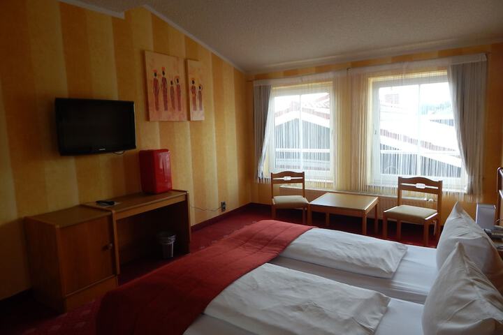 Room 3 of 18