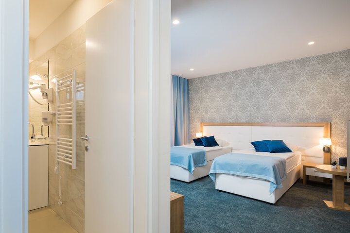 Room 35 of 54