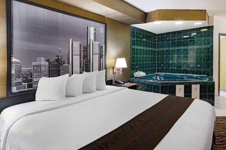 1 King Bed (11 of 19)