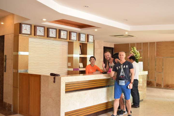 Check-in/check-out kiosk