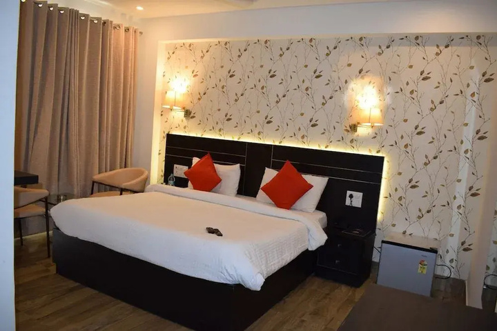 Room 5 of 11