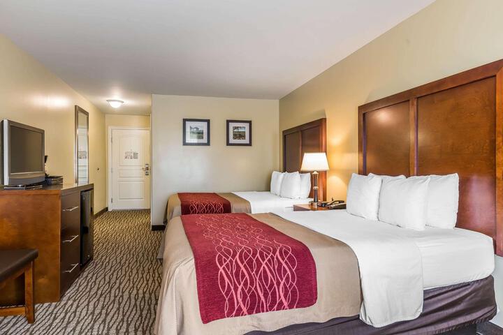 2 Queen Beds Accessible (2 of 3)