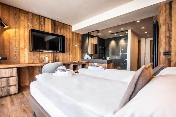 Room 4 of 51