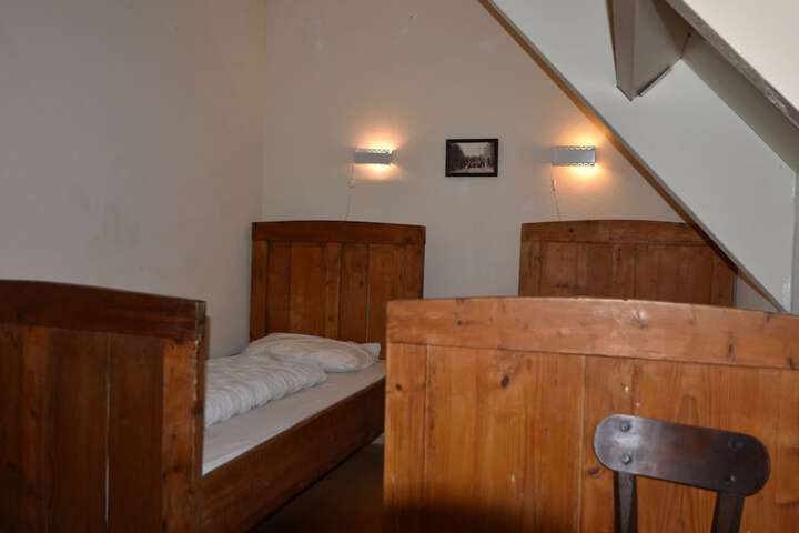 Room 7 of 42