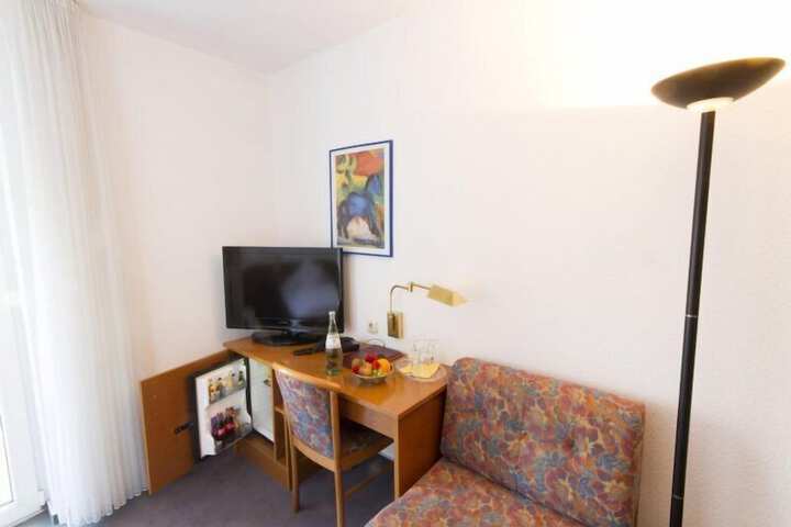 Room 16 of 37