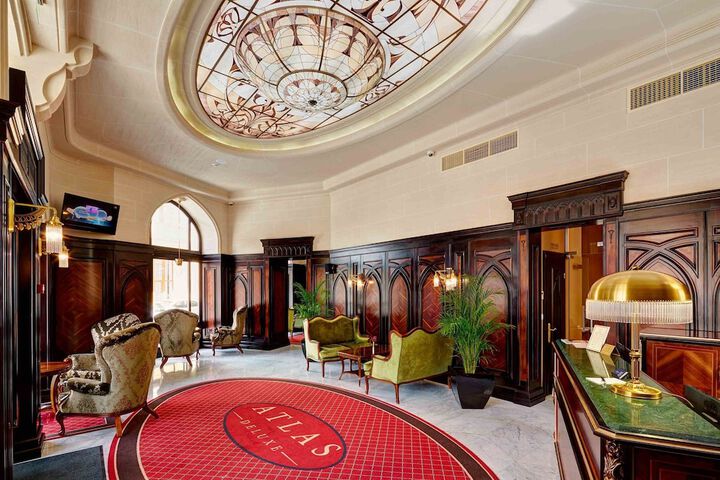 Entrance & Lobby