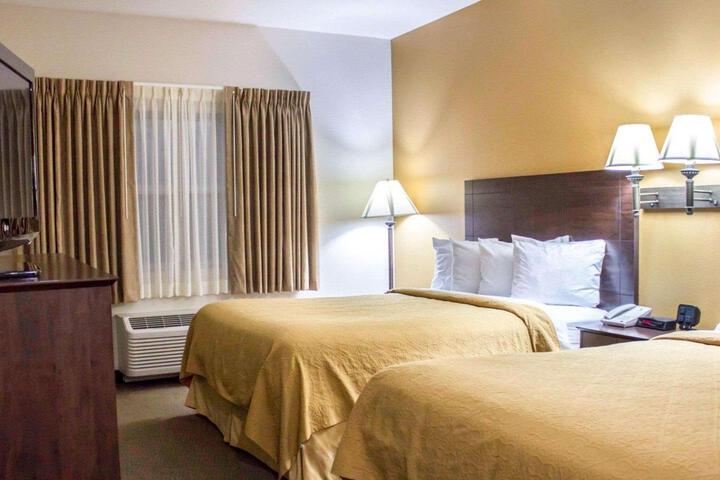 Quadruple Accessible Queen Size Bed (14 of 19)