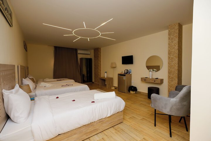 Room 18 of 177