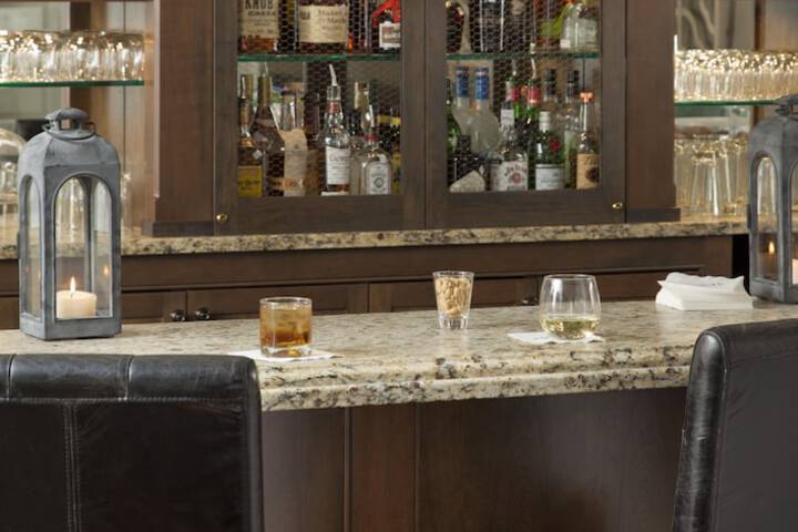 Lounge 93 of 104