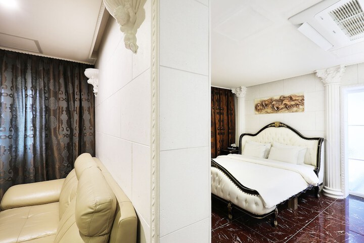 Room 10 of 49