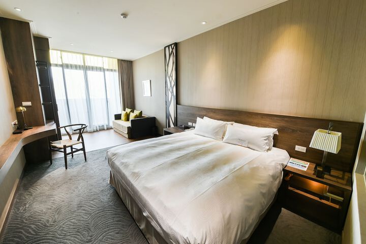 Room 28 of 103