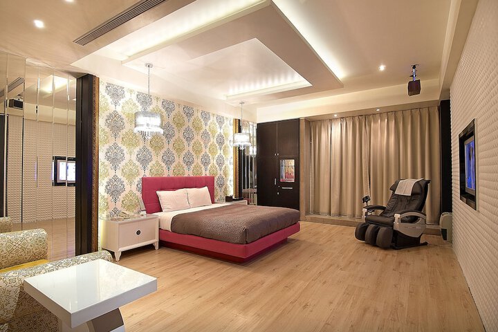 Room 8 of 91