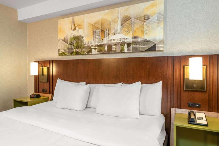1 King Bed (2 of 8)