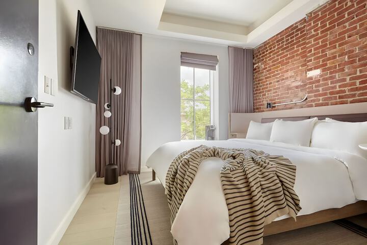 Room 10 of 47