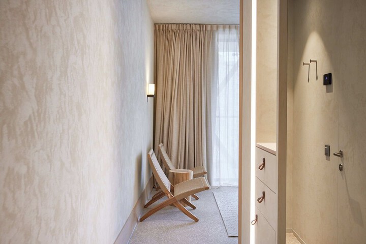 Room 28 of 62