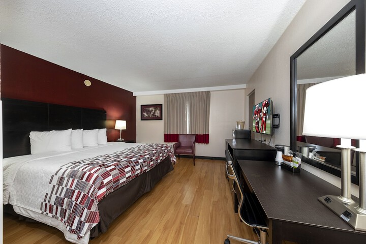 Superior King Bed (7 of 9)