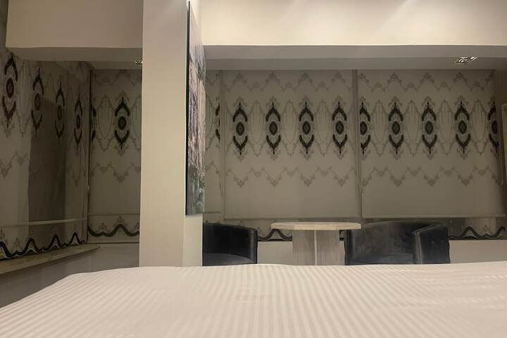 Room 10 of 38