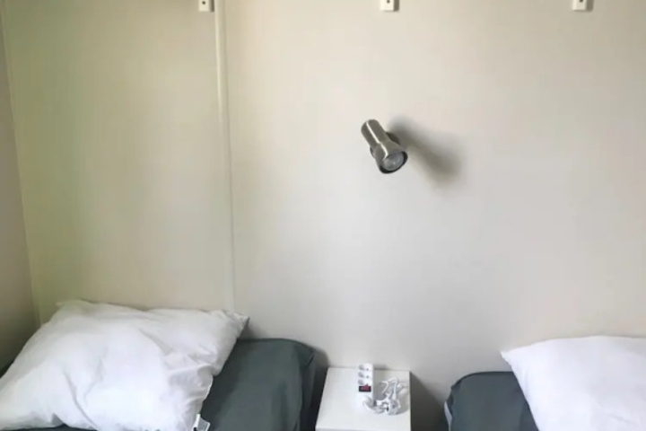 Room 4 of 12