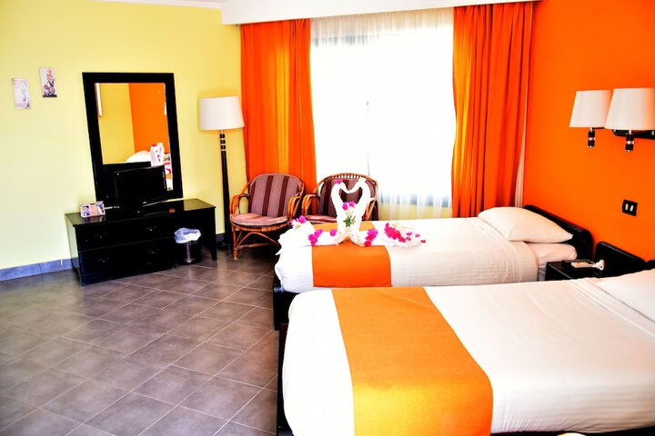 Room 4 of 28