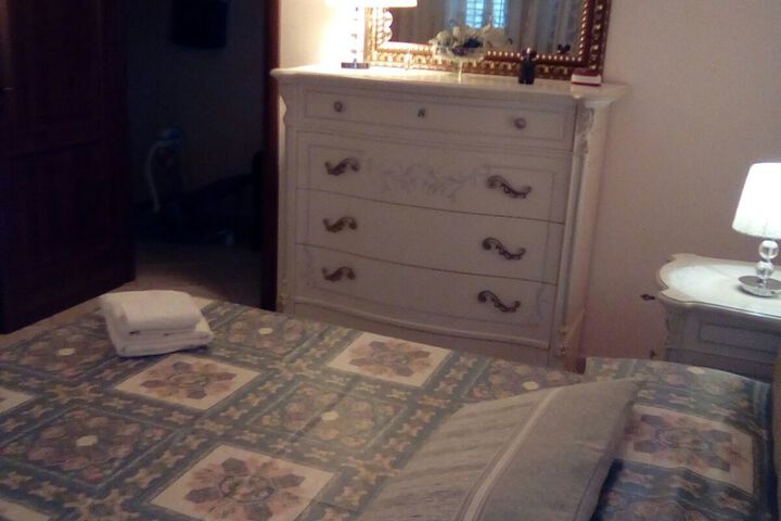 Room 13 of 16