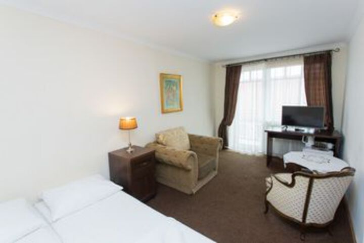 Room 37 of 40