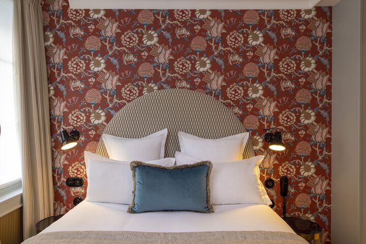 Room 27 of 77