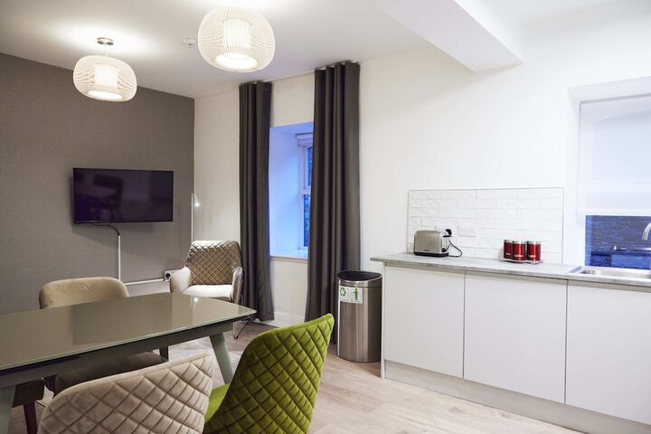 Room 32 of 62