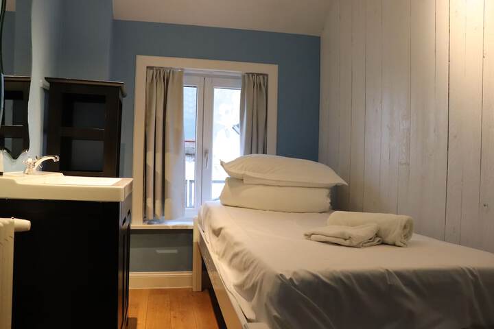 Room 16 of 51