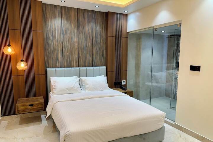 Room 4 of 5