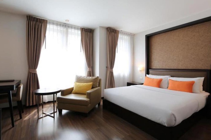 Room 4 of 82