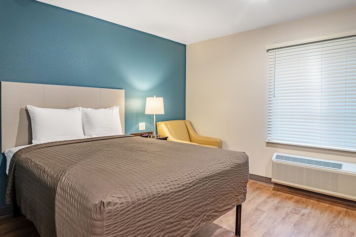 1 Queen Bed (8 of 19)
