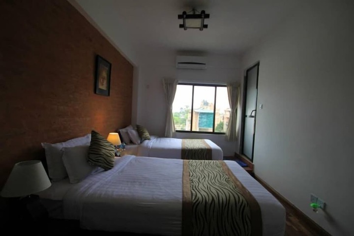 Room 27 of 78