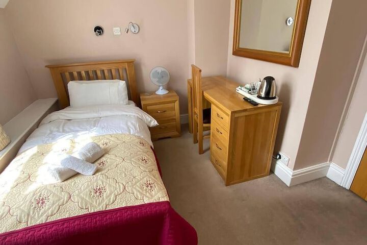 Room 2 of 40