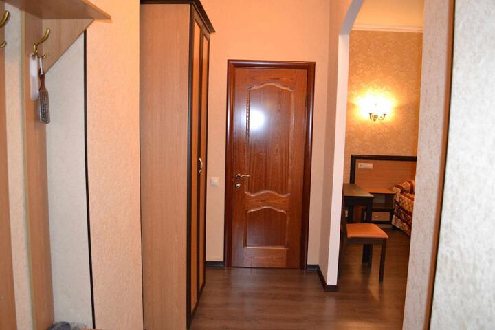 Room 14 of 28