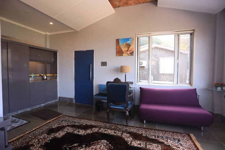 Room 9 of 30