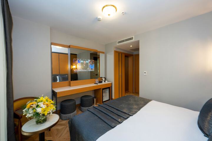 Room 41 of 144