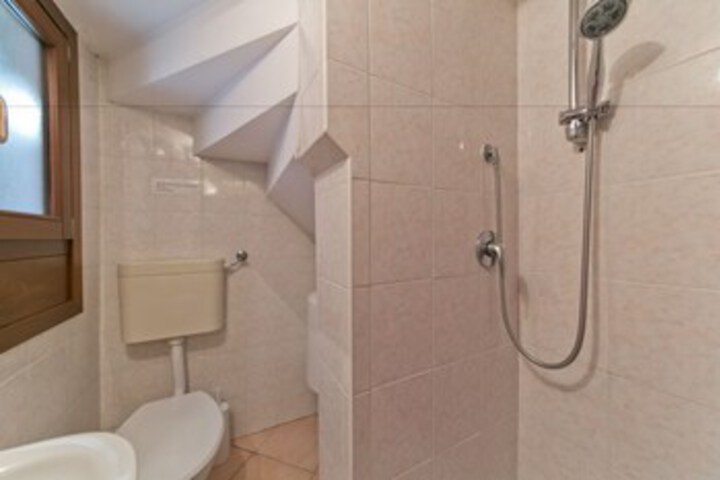 Room 4 of 19