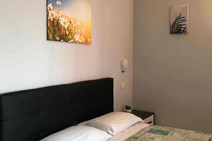 Room 6 of 44