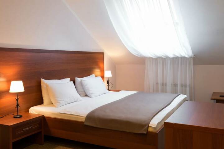 Room 12 of 25