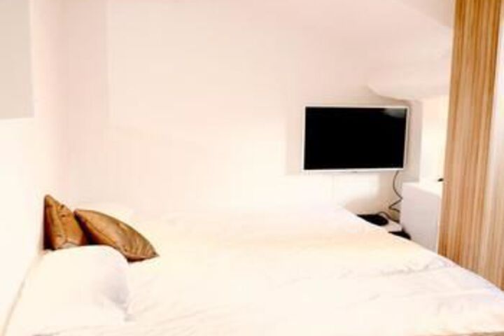 Room 7 of 17