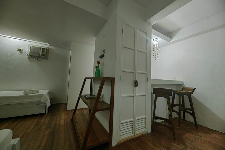 Room 18 of 37