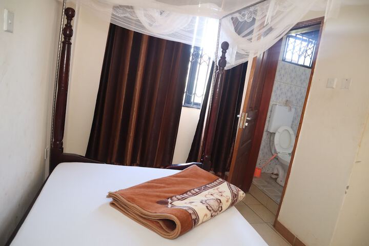 Room 7 of 24