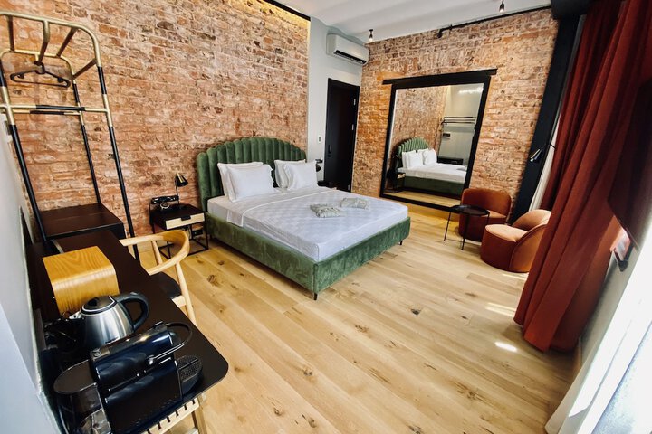 Room 4 of 61