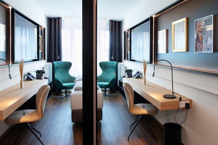 Room 13 of 25