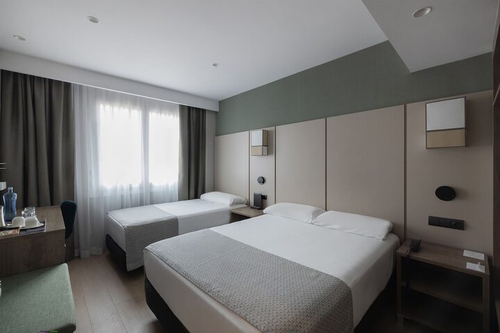 Room 18 of 42