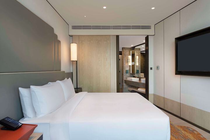 Room 8 of 68