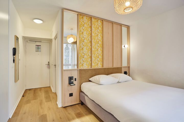 Room 17 of 48
