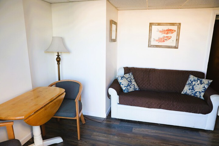 Room 40 of 230